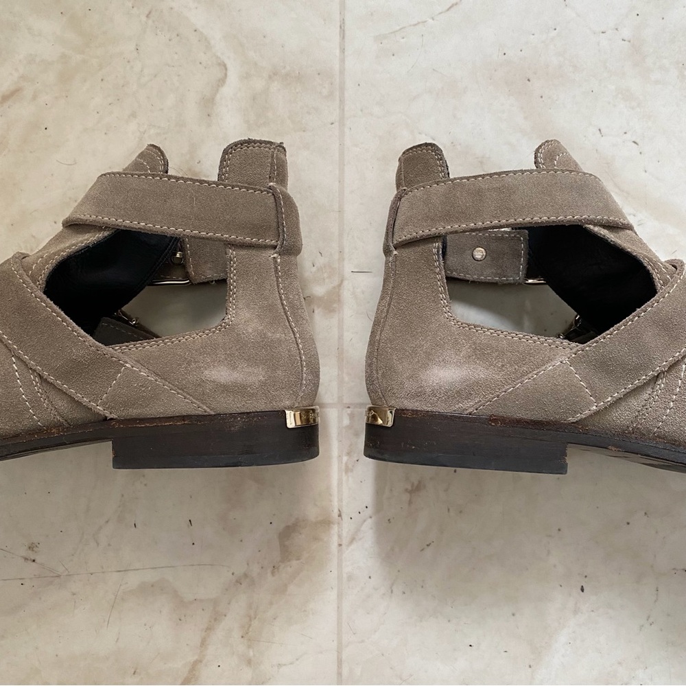 $895 Burberry Made in Italy Grey Suede Cut Out Buckle Moto Ankle Boots Size 6.5 - Picture 8 of 16